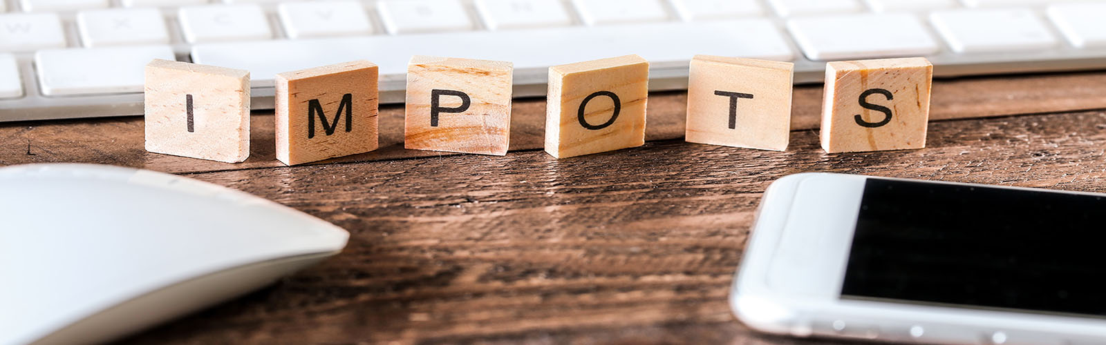 Letters,On,Wooden,Pieces,Concept,,Business,Background,,French,Word,: