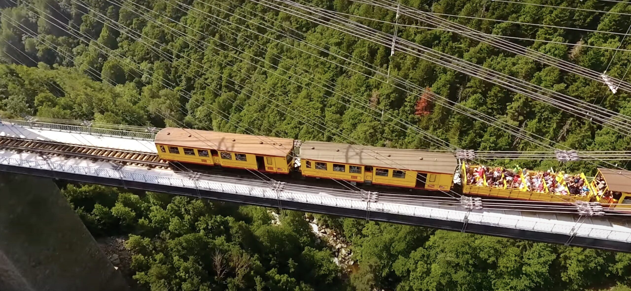 Train-jaune-FranceUkraineNews