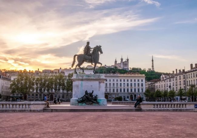 place-bellecour-lyon